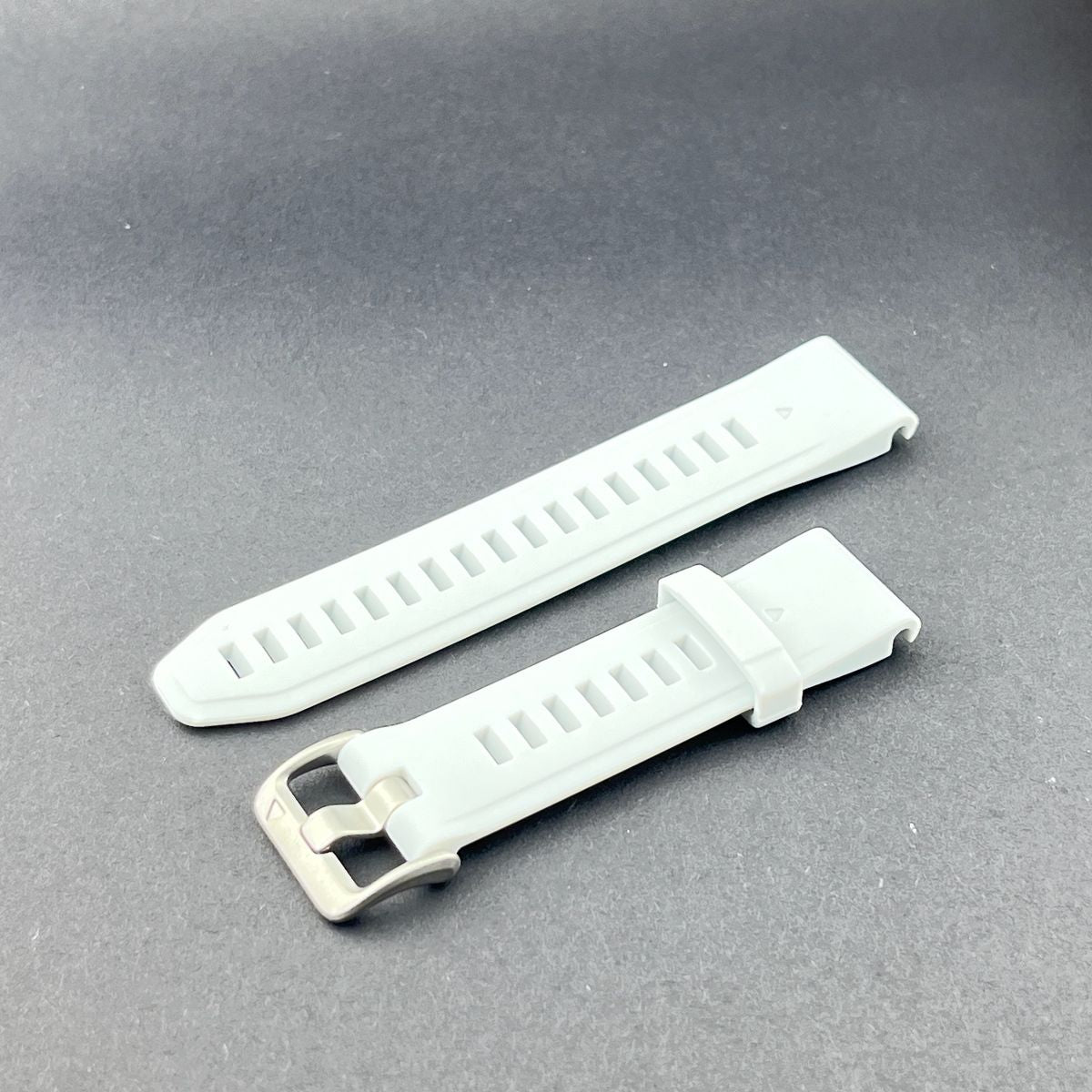 Silicone band for Garmin Fenix 8 (43mm) Silver buckle, QuickFit 20mm. OEM (without screwdrivers and box) New