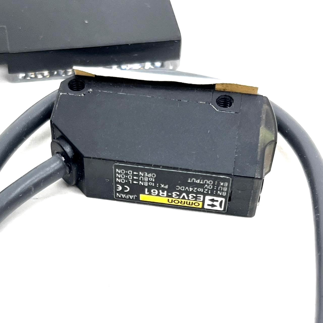 Omron E3V3-R61 Photoelectric Sensor with E39-R1 Reflector 12-24VDC