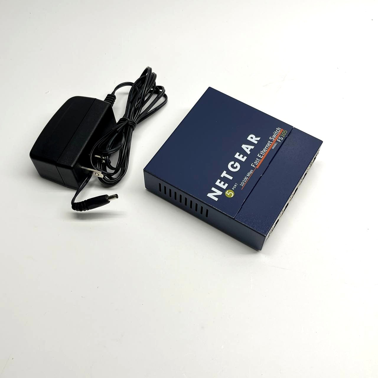 NETGEAR FS105 v2 5-Port 10/100Mbps Fast Ethernet Switch