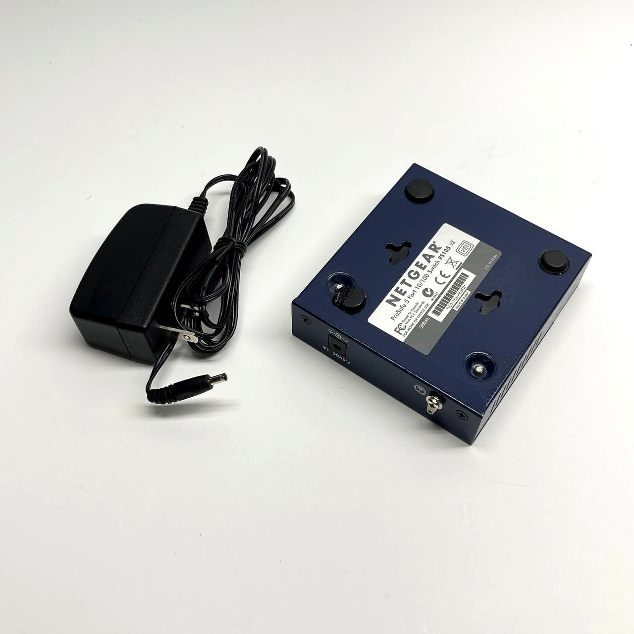 NETGEAR FS105 v2 5-Port 10/100Mbps Fast Ethernet Switch