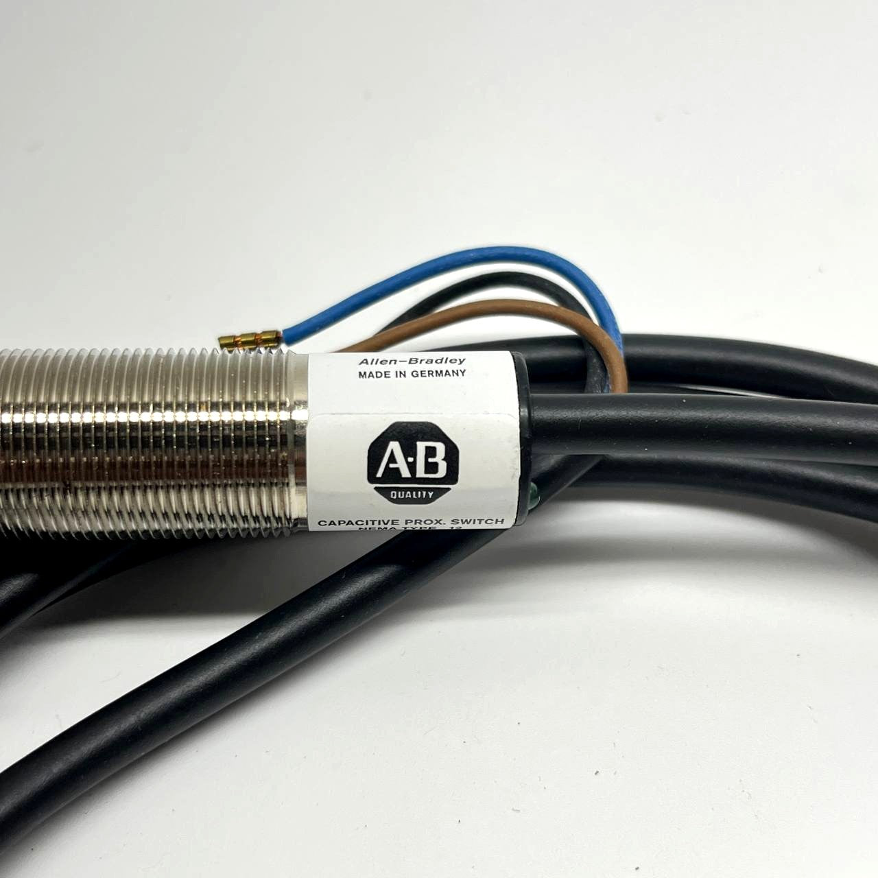 Allen-Bradley 875C-D5NN18-A2 Capacitive Proximity Sensor M18 5mm NPN NO