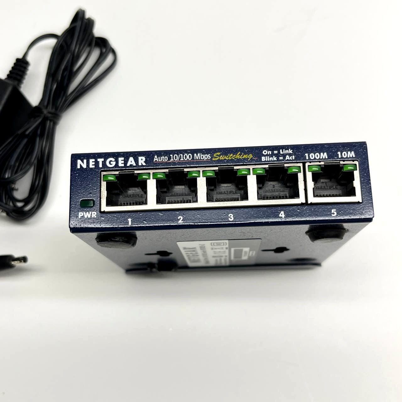 NETGEAR FS105 v2 5-Port 10/100Mbps Fast Ethernet Switch