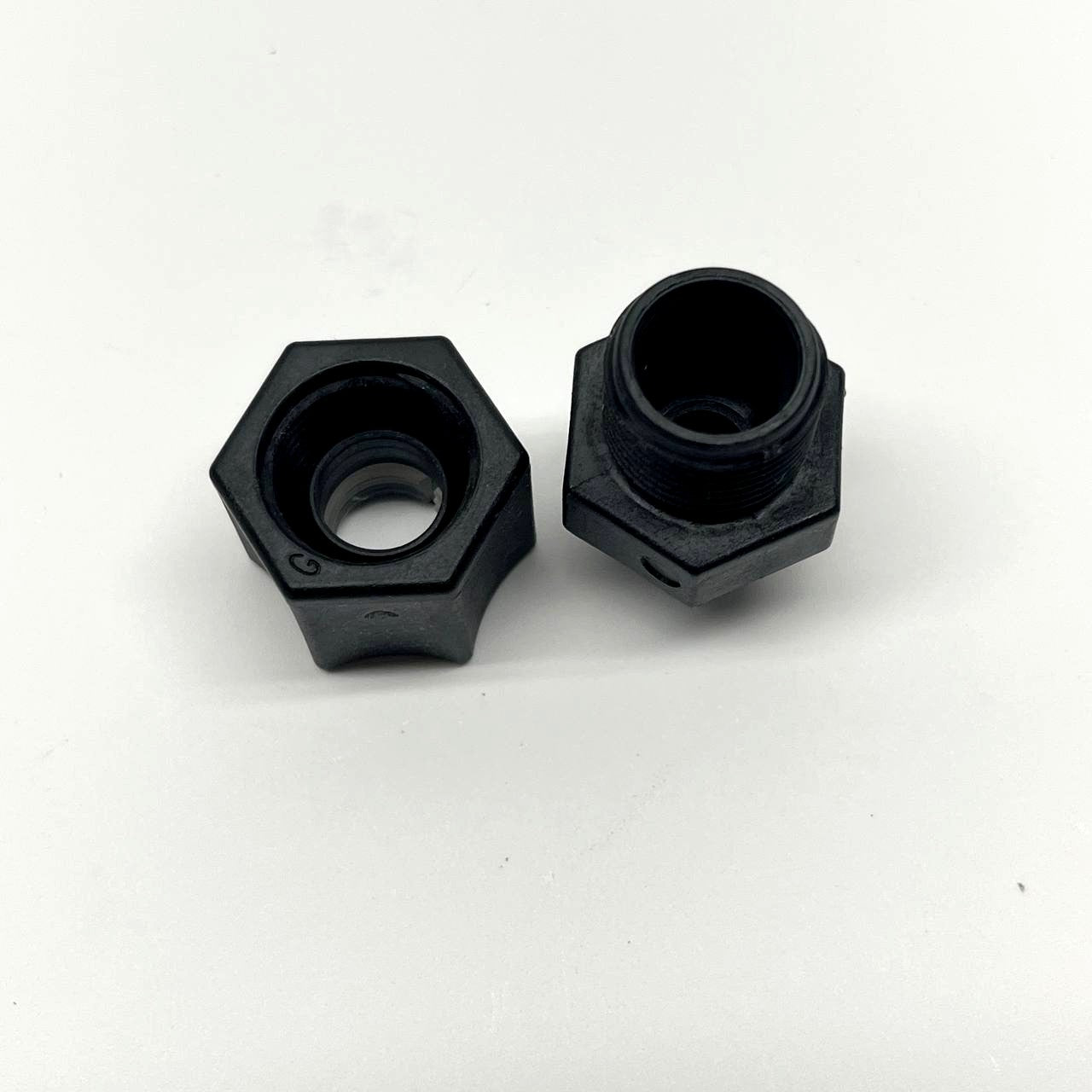 EFD 7610BP 1/8 NPTM to 3/8 Compression Adapter Black PP