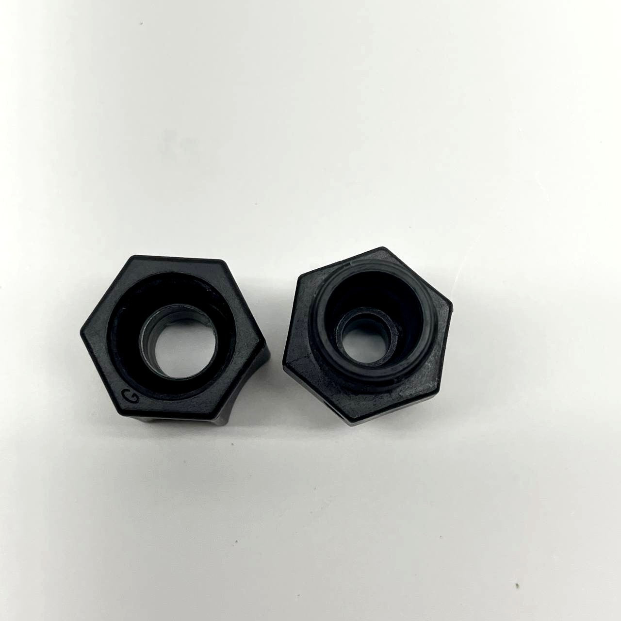 EFD 7610BP 1/8 NPTM to 3/8 Compression Adapter Black PP